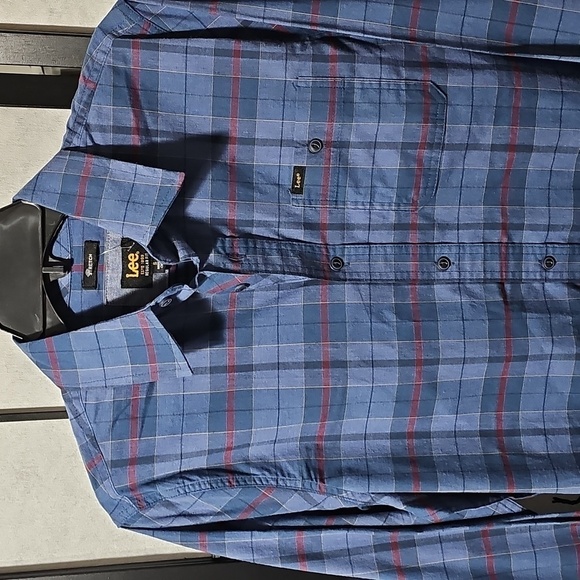 Lee Blue Plaid Men's Button Shirt Small NWT - Picture 2 of 5